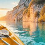 ou faire du canoe sur riviere turquoise au coucher de soleil