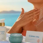 Meilleure crème raffermissante pour le cou : crème appliquée sur cou et décolleté