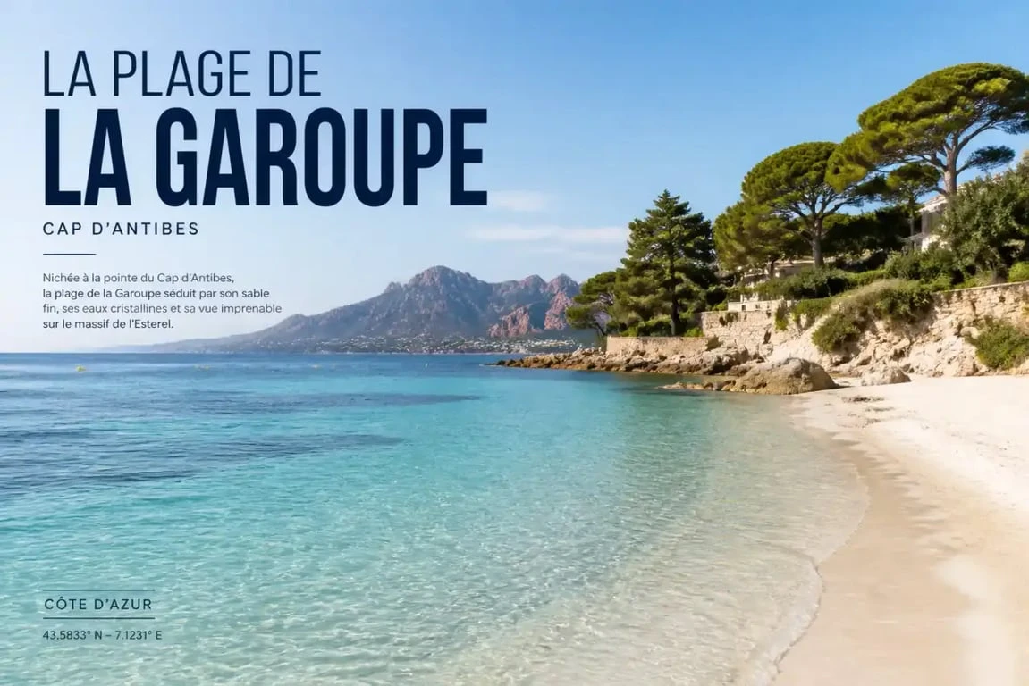 Vue panoramique de la plage de la Garoupe au Cap d'Antibes avec ses eaux cristallines