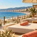 Ruhl plage à Nice sur la Baie des Anges, terrasse en bord de Méditerranée